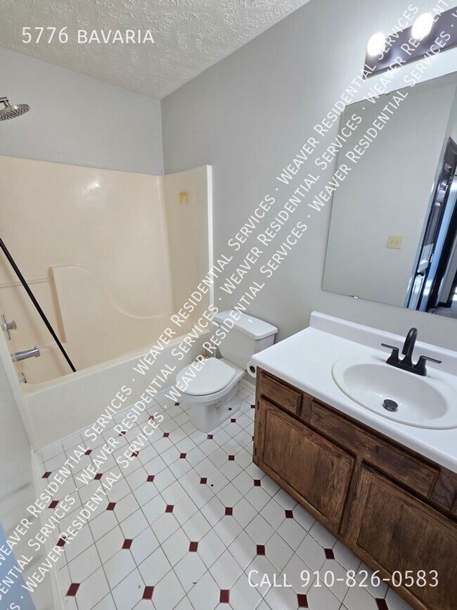 Building Photo - Cute Two Story in Fayetteville!