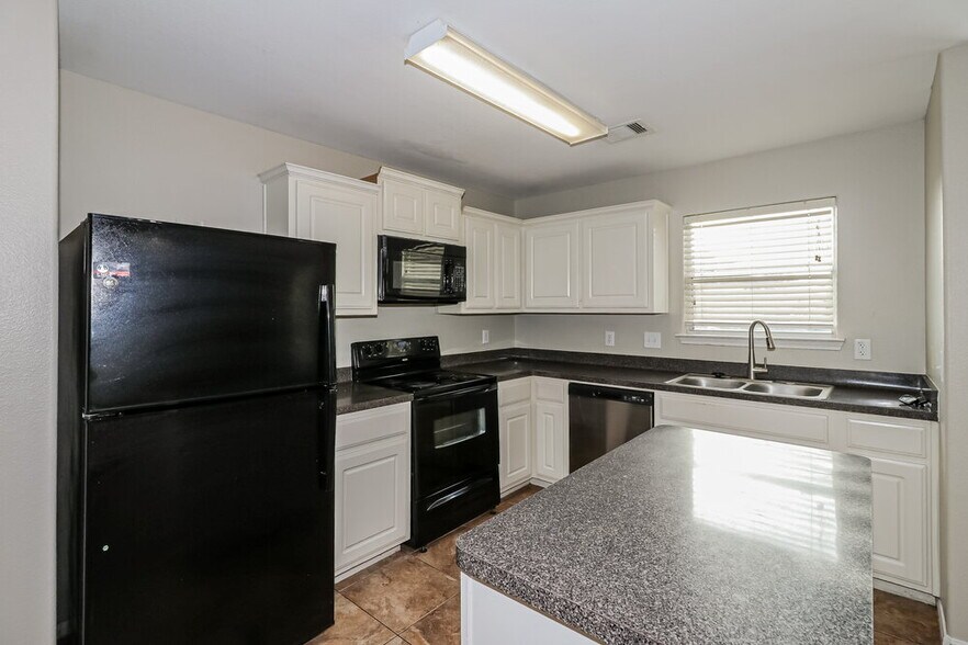 Building Photo - 4010 Cozy Trail Ct