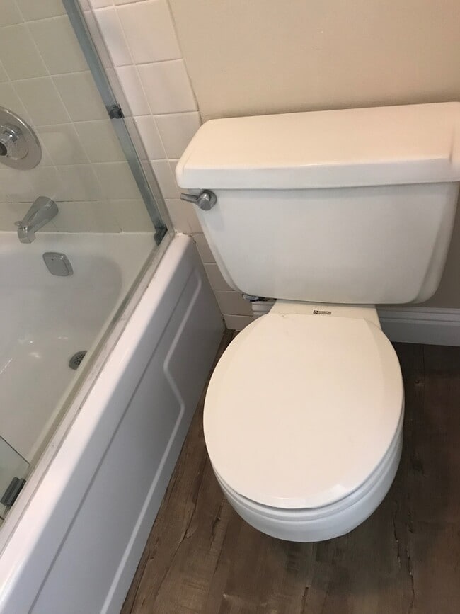Building Photo - Make This Condo A Place You Can Call Home!!