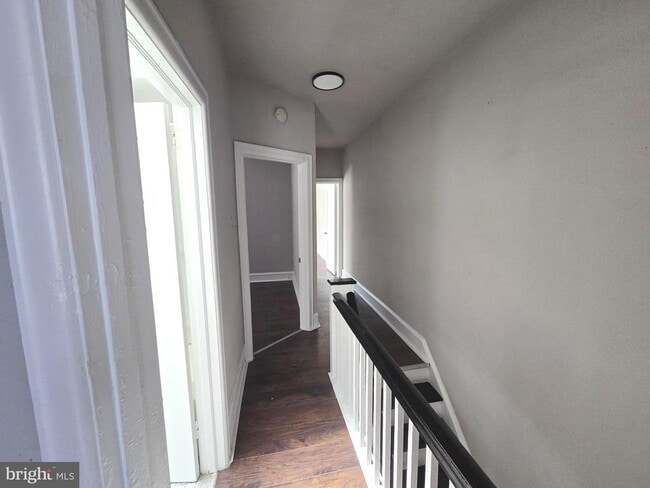 Building Photo - 204 W Duncannon Ave