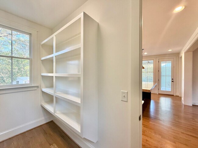 Building Photo - Custom Built 4BD, 3.5BA Five Points Home with a Bonus Room & Fenced Yard