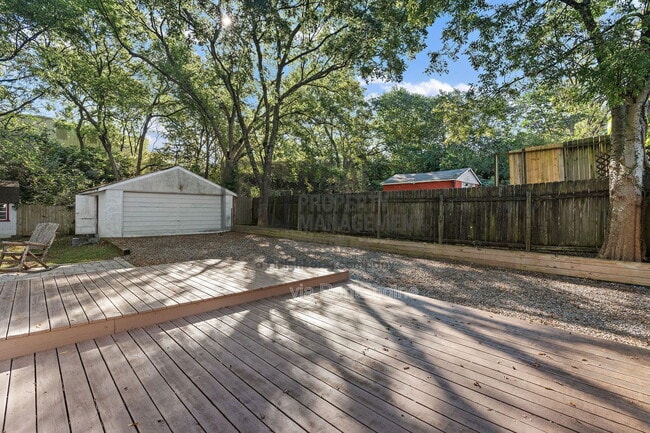 Building Photo - 2009 Oakwood Ave