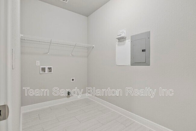 Building Photo - 5402 Parkside Dr