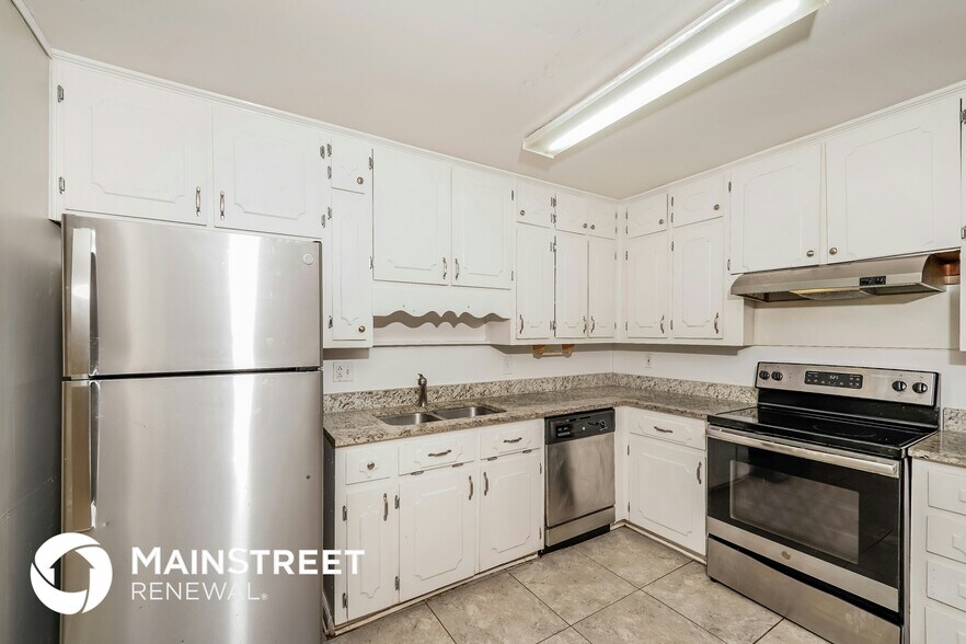 Building Photo - 636 Cresap Cir NE