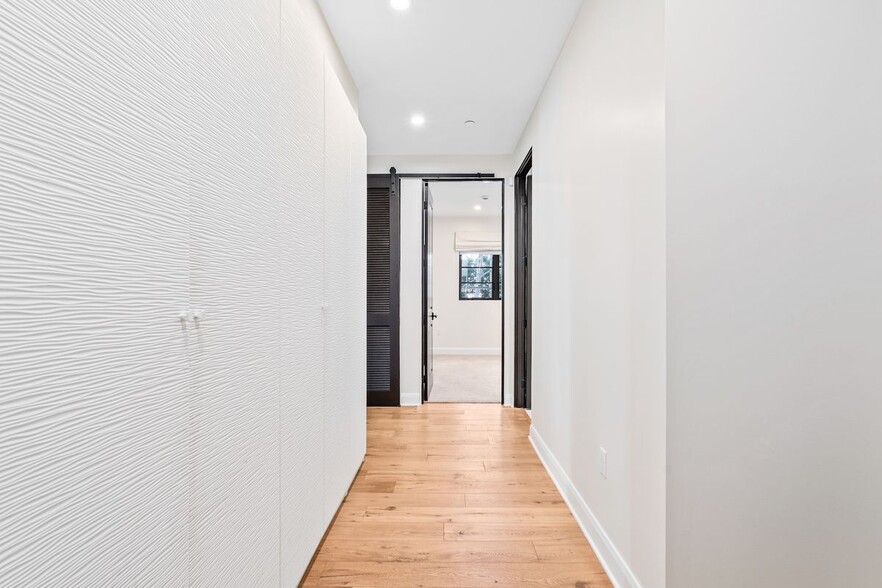 Building Photo - 10647 Ashton Ave