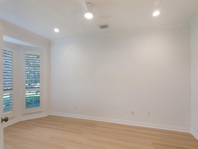 Building Photo - 74 S Scribewood Cir