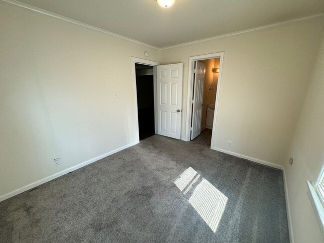 Building Photo - 2 bed 1.5 house with garage storage