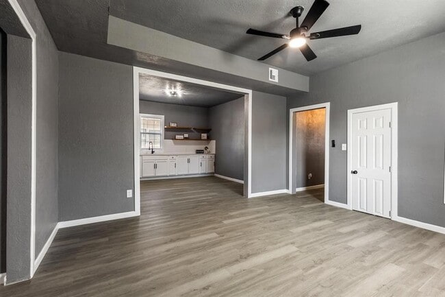 Building Photo - 1320 W Frisco St