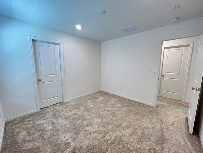 Building Photo - Inspirada Two-story 5-bedroom 4.5-bathroom Home!