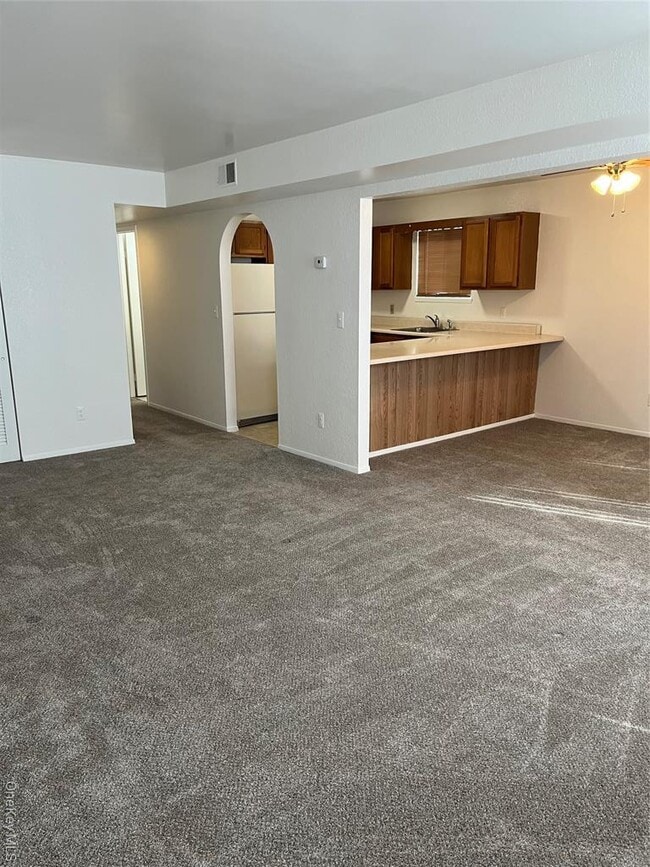 Building Photo - 204 Pine Hollow Way