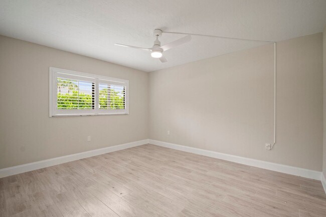 Building Photo - Nicely Renovated 2 bedrooms 2 bathrooms Co...