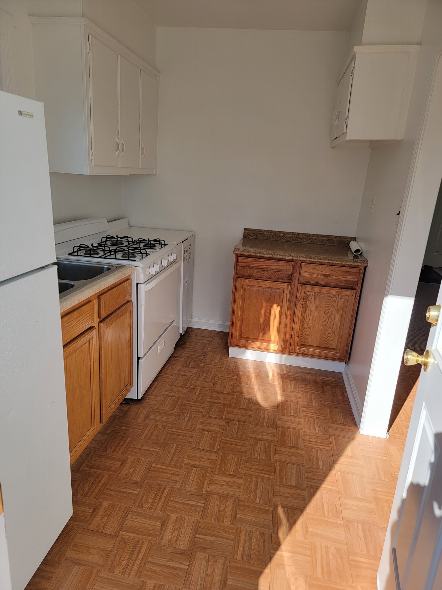 Building Photo - 682 Plater St