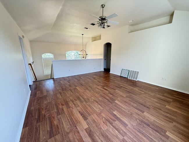 Building Photo - 609 N Vinton Ave