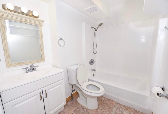 Building Photo - Woodwinds 1-Bedroom Rental – Wahiawa