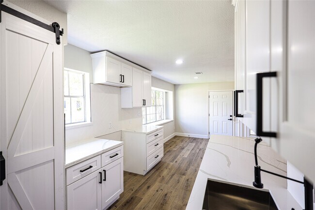 Building Photo - 51 Sweetgum Ct