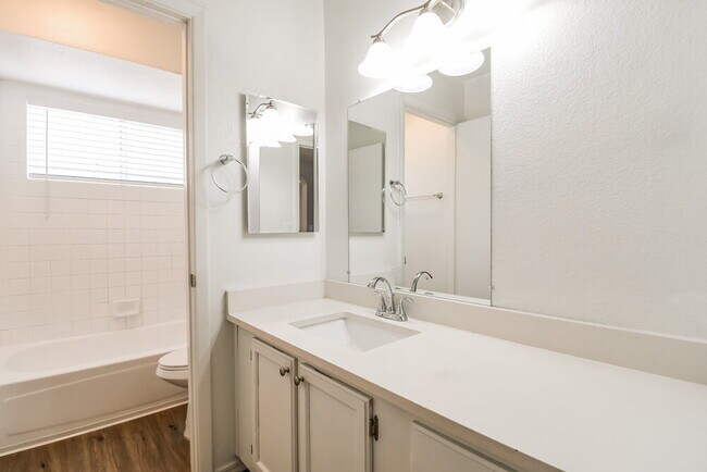 Building Photo - 4165 E Wayland Rd