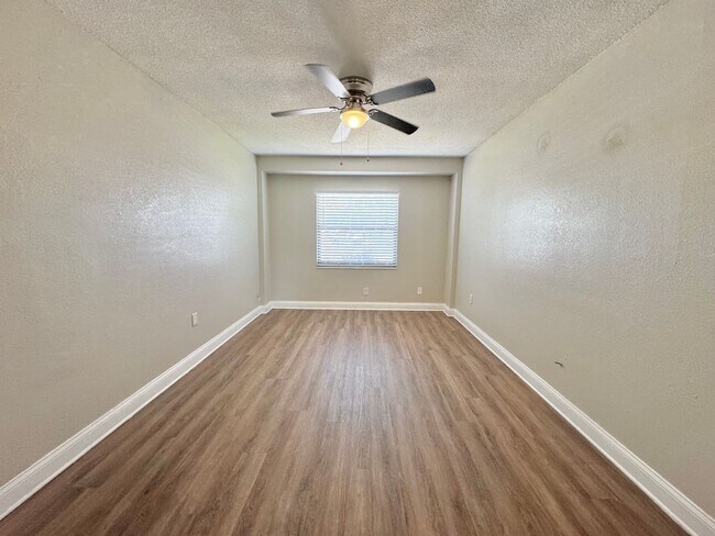 Building Photo - Winter Haven Apartment