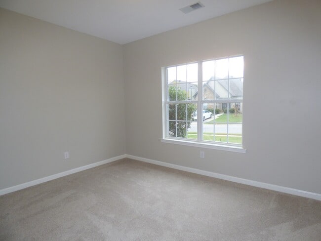 Building Photo - 951 Savannah Ln