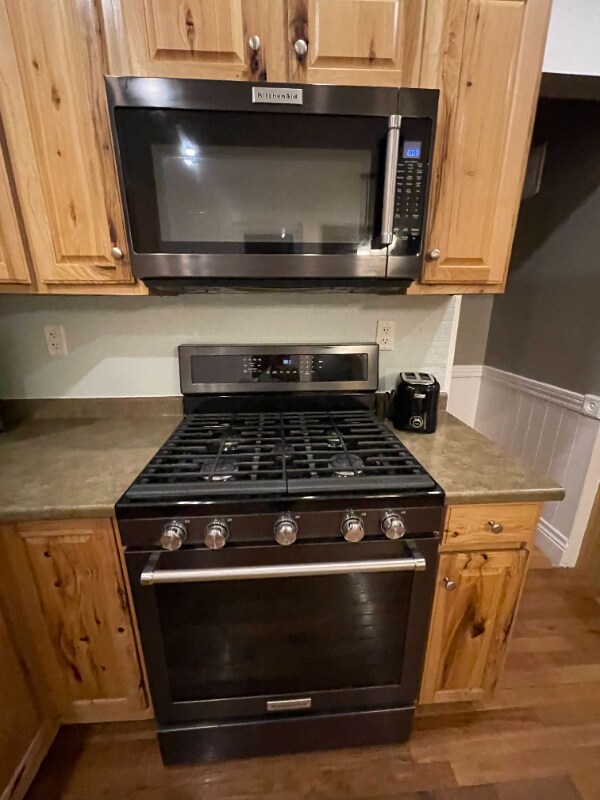 Building Photo - 2 Hough St