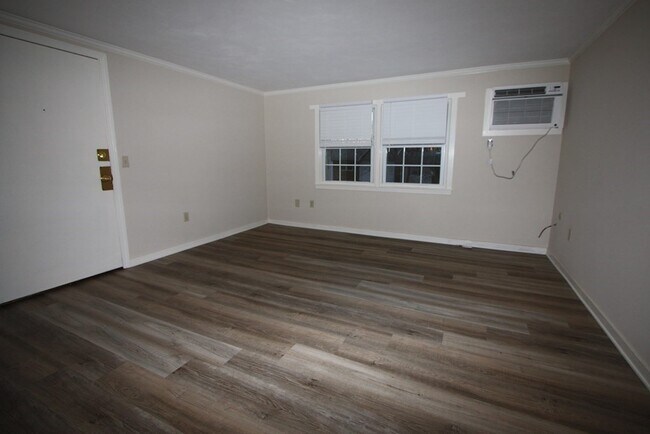Building Photo - 155 Old Meetinghouse Rd