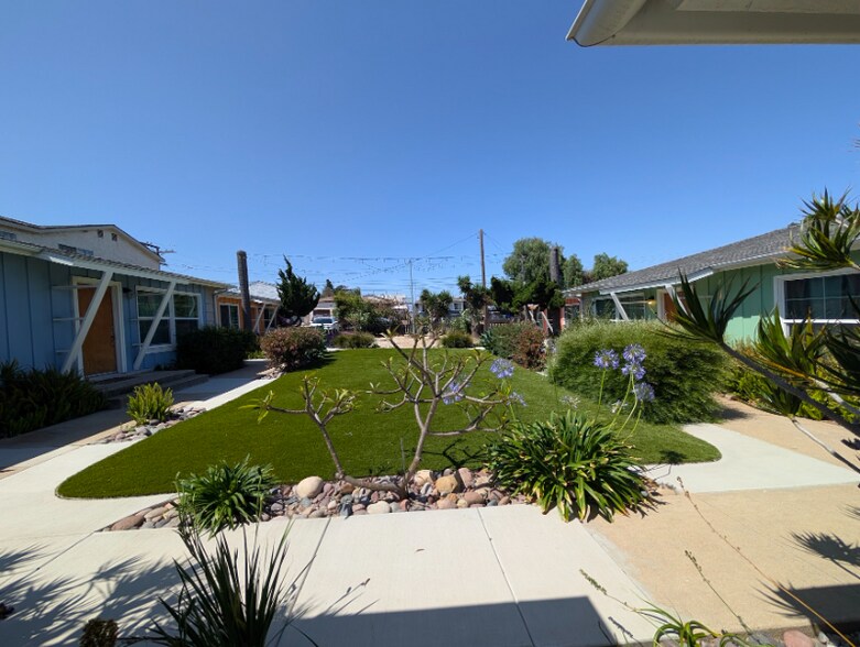 Building Photo - 4885 Naples St