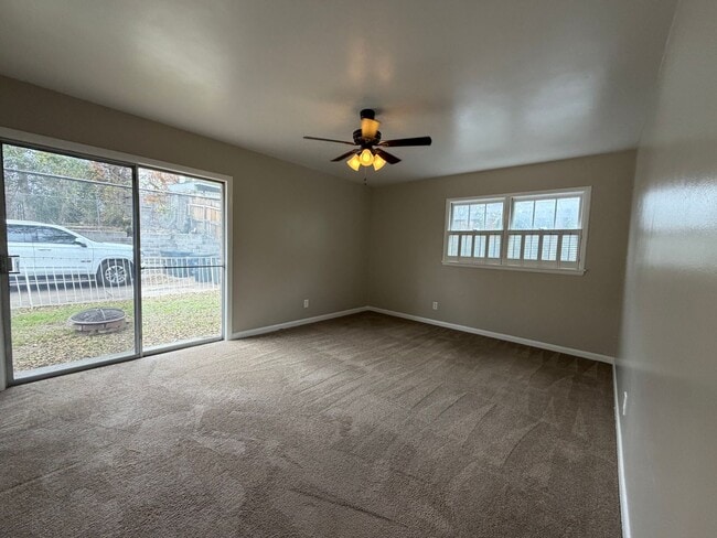 Building Photo - AVAILABLE NOW 2 BEDROOM 2 BATH DUPLEX IN TCU AREA