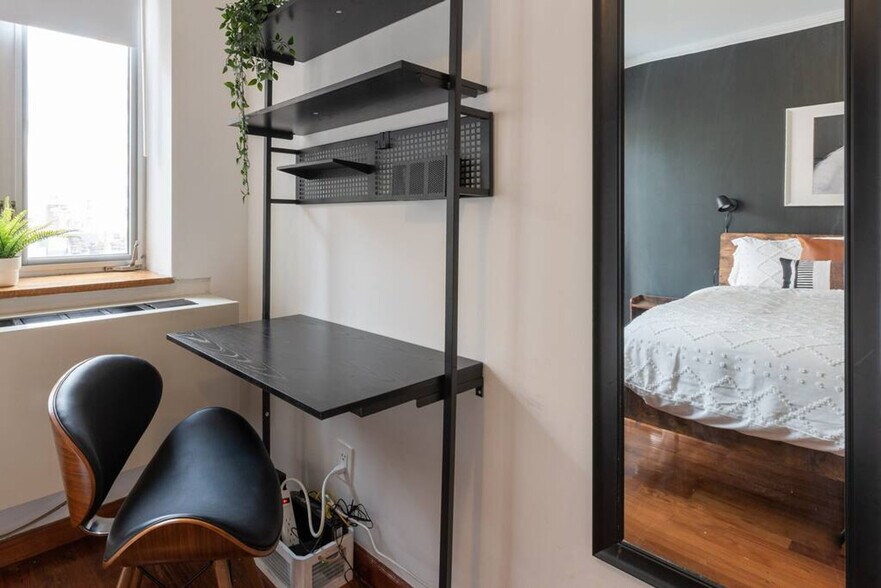 Building Photo - 209 W 20th St