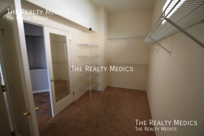 Building Photo - 2521 Roat Dr