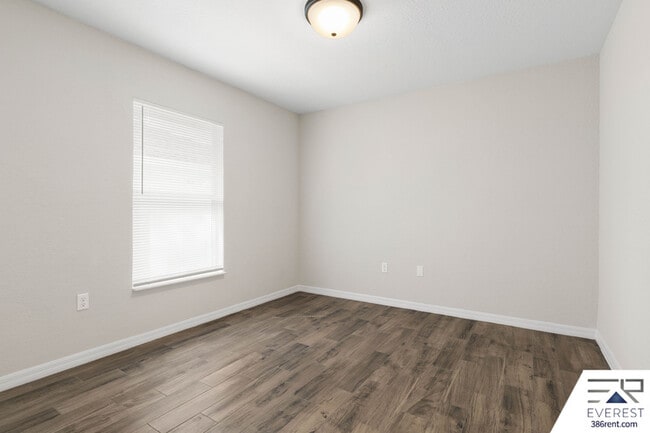 Building Photo - 734 Flora St