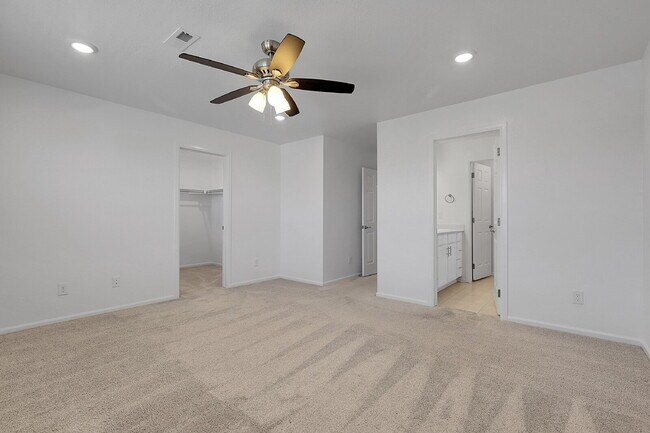 Building Photo - $2,595.00, 3 bed, 2.5 bath Townhouse in Au...
