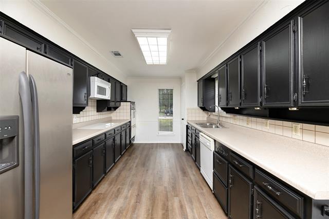 Building Photo - 2621 Pinehurst Dr