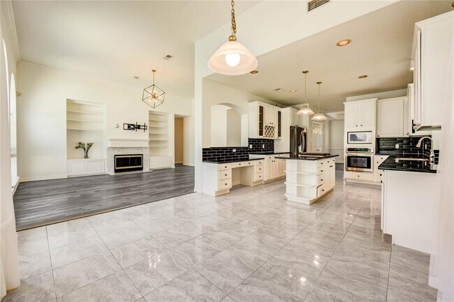 Building Photo - 8803 Memorial Creek Dr