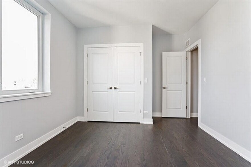 Building Photo - 3620 W Irving Park Rd