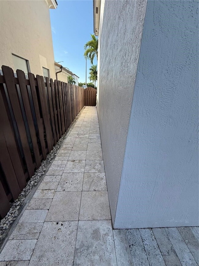 Building Photo - 1535 SW 145th Ave