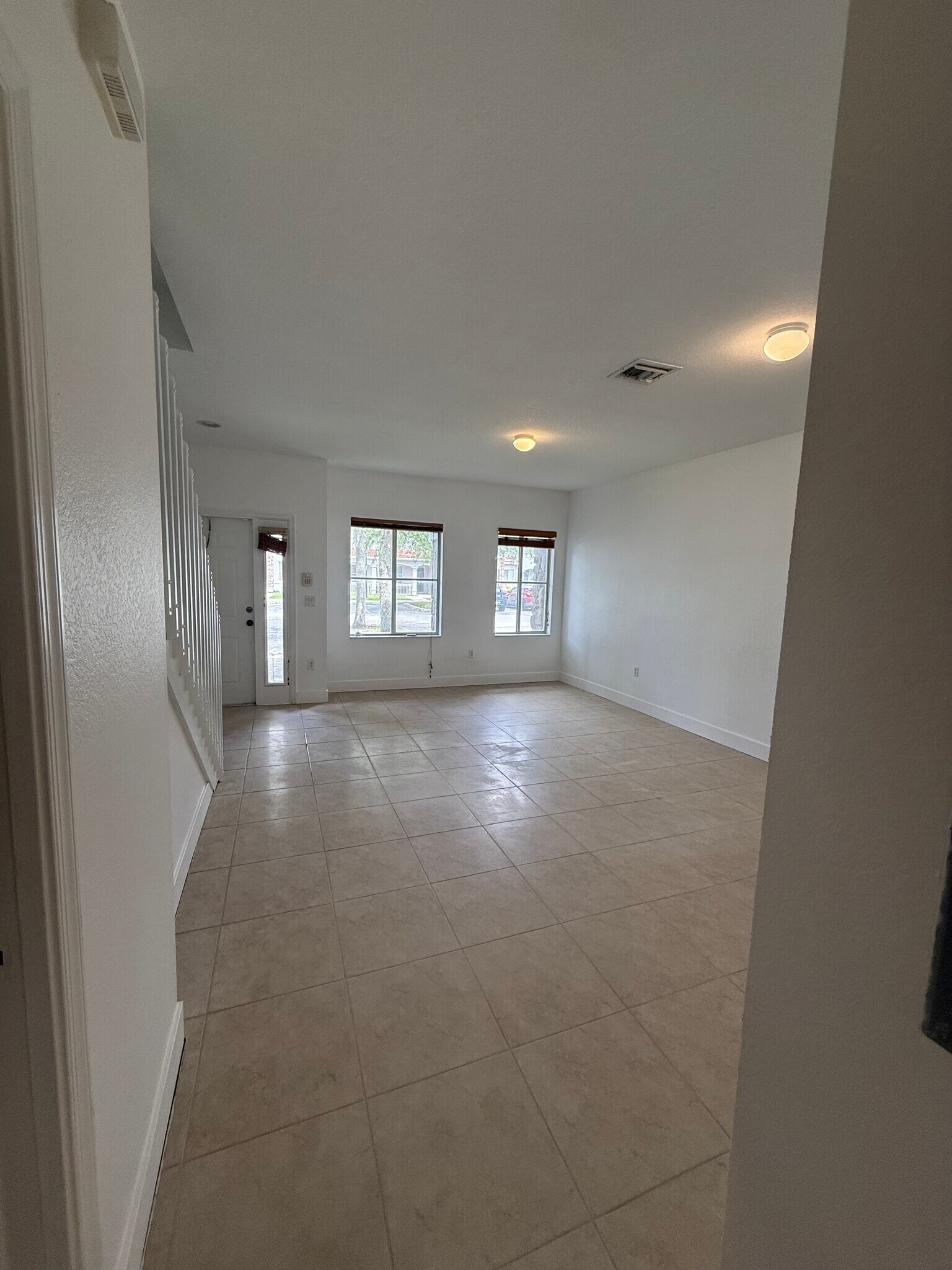 Building Photo - 2816 SW 83rd Ave