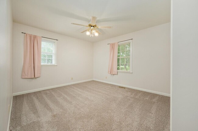 Building Photo - Beautiful Brick Ranch Home in Franklin
