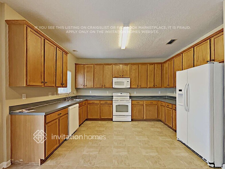 Building Photo - 12587 Woodfield Cir W