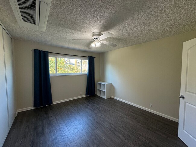 Building Photo - 3bd/2ba Condo - Pets welcome!  Coming Soon!