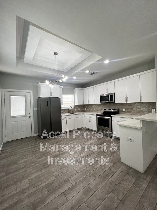 Building Photo - 304 Rafael Dr