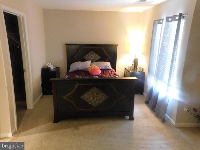 Building Photo - 337 Kirby St