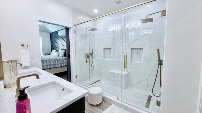 Building Photo - 2708 Sunnycreek Ln