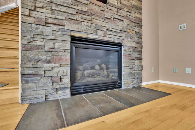 Building Photo - 6674 Chantilly Pl