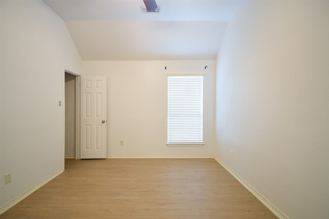Building Photo - 1511 Eden Meadows Dr
