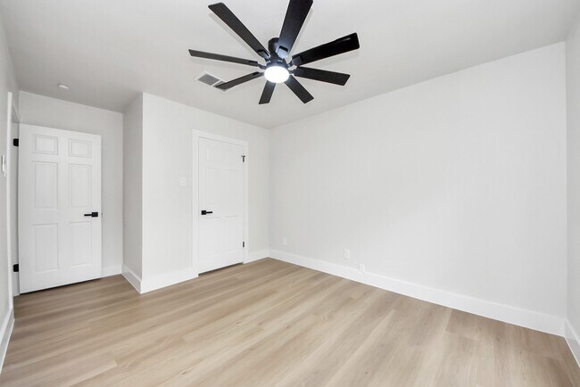 Building Photo - 26206 Maplewood Dr