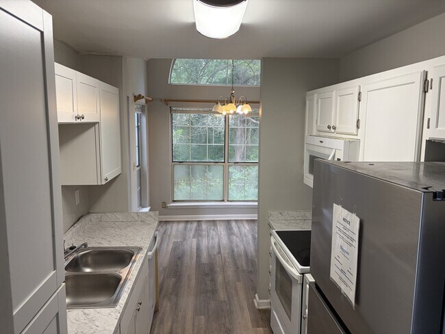 Building Photo - 2 Bed / 2 Bath Condo for Rent in Huntsville, AL 35806