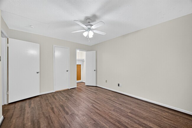 Building Photo - 812 Fleetwood Pl Dr