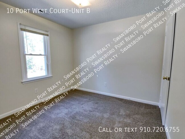 Building Photo - 10 Port W Ct