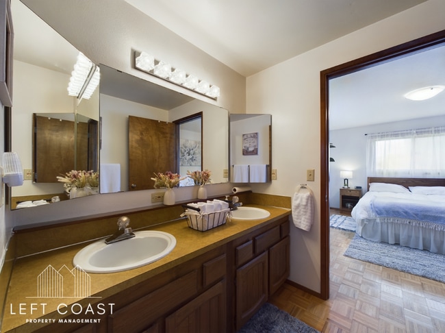 Building Photo - 890 SW 7th St