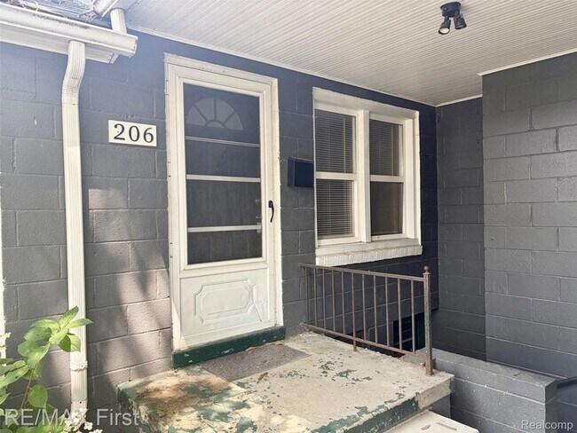 Building Photo - 206 Josephine Ave
