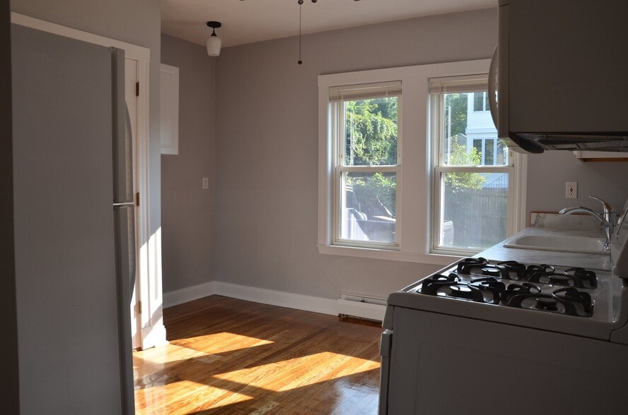 Building Photo - 16 Pierpont Rd